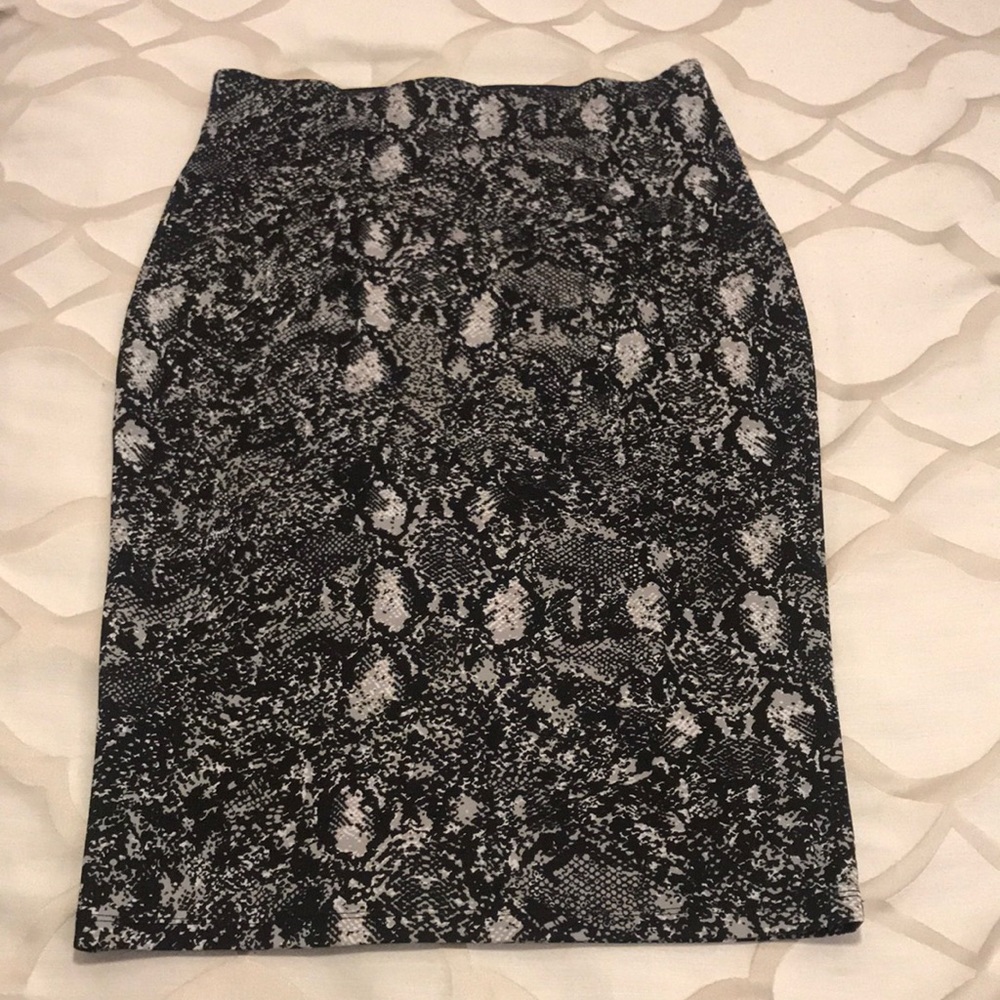 Apt 9 Black &White Pencil Skirt